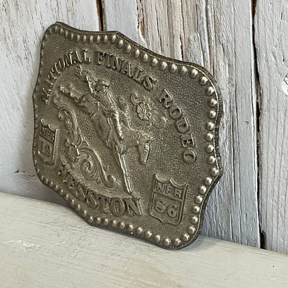 1986 National Finals Rodeo Hesston Belt Buckle Fred Fellows NFR 4th Edition - Picture 2 of 7